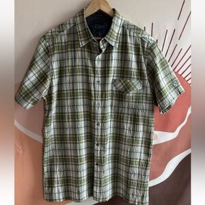 Kuhl Shirt Men’s Size Large Plaid Button Short Sleeve Camp Outdoor Hike Casual